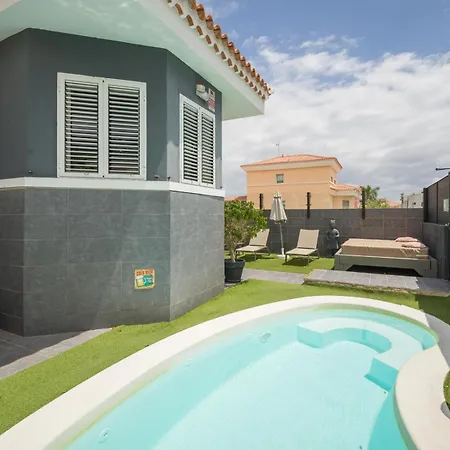 Entire Bbq Jacuzzi Poolgolf ميلونيذاس